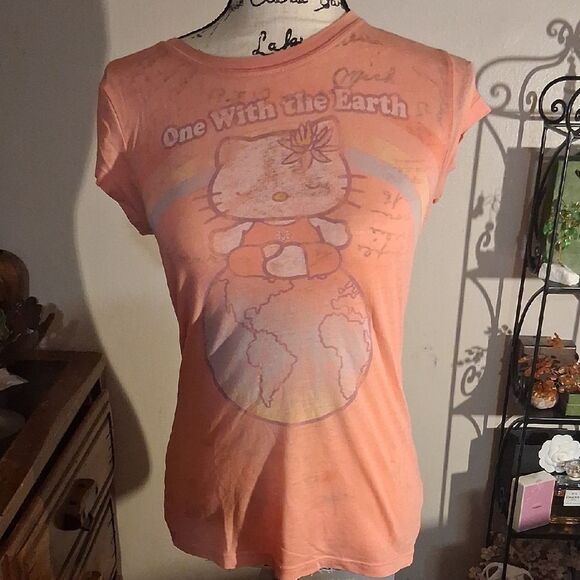 Vintage Y2k Hello Kitty Earth Graphic Short Sleeve T-shirt Size Small/medium - Picture 1 of 7
